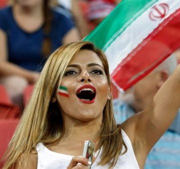 روسيا تنقذ مشجعات إيران من القمع الكروى