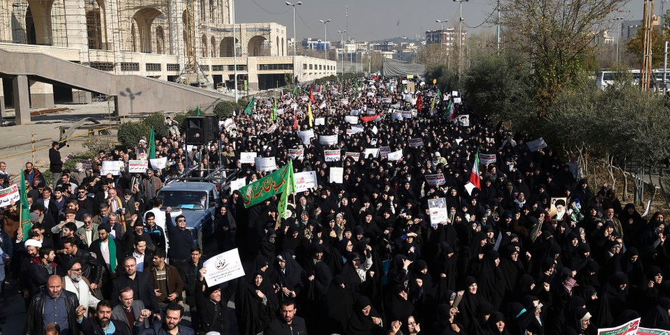 لليوم السابع.. الإيرانيون يواصلون تظاهراتهم وارتفاع عدد الضحايا لـ24