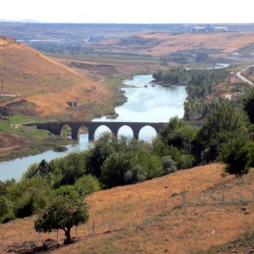 كوردستان: إيران قطعت مياه نهر الزاب الصغير عن الإقليم